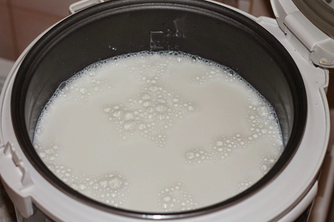 Как сделать домашнее топленое молоко на плите, в духовке, мультиварке