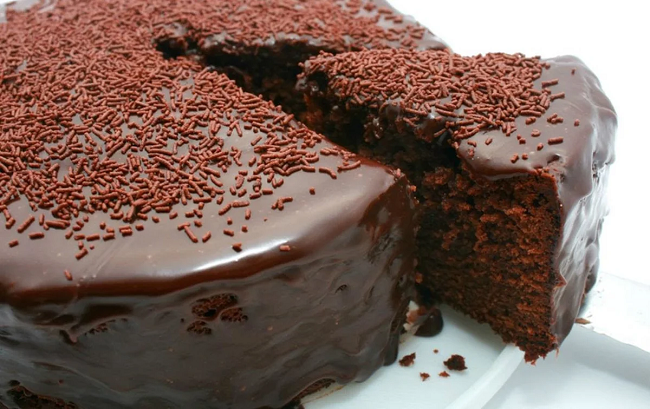 Домашний шоколадный торт из какао и крема на сливках