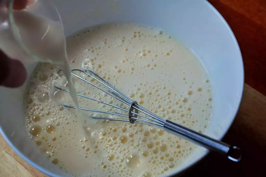 Вкусные тонкие блины на молоке — 5 рецептов